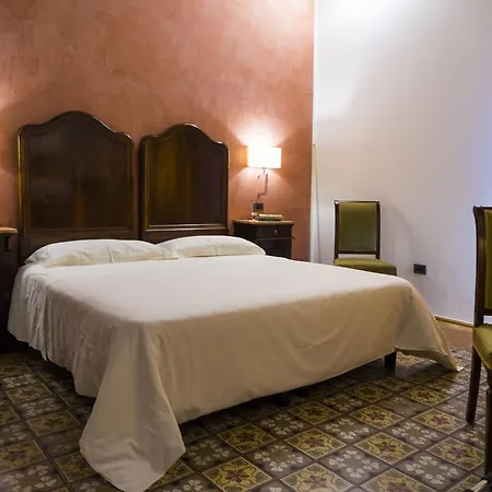 Carmine Hotell