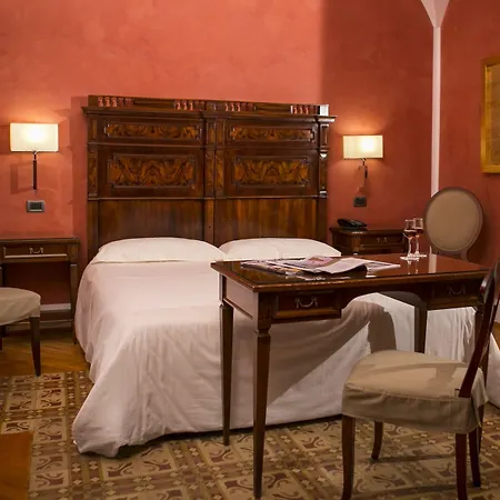 Carmine Hotell