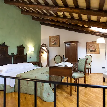 Hotell Carmine 3*