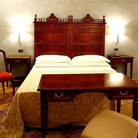 Carmine Hotell